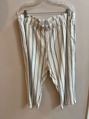 Dash Cream and Gray Striped Linen/Rayon Capris Size Large